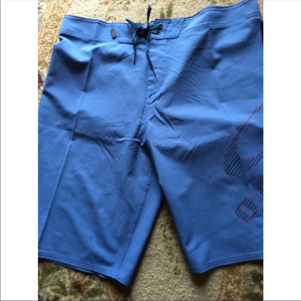 New Oakley Men Shout Out Board Shorts
Inseam 12”